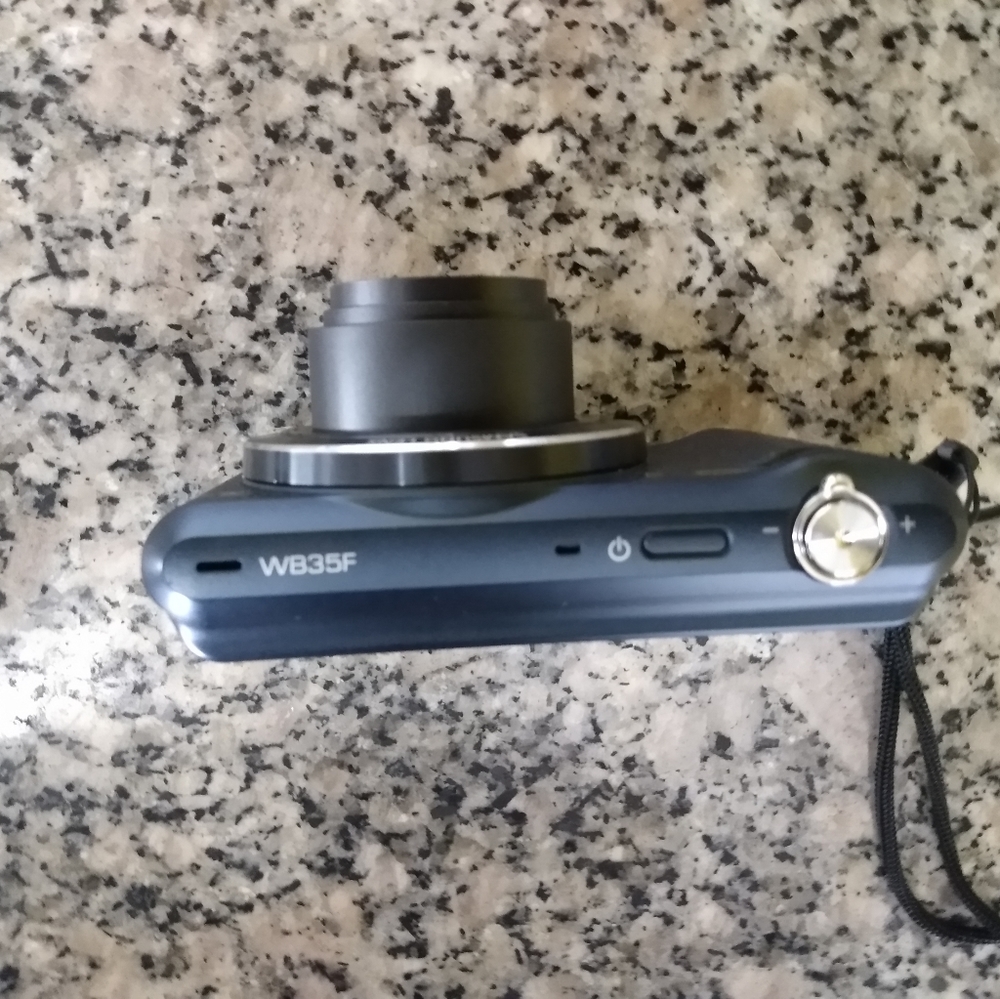Camera with Accessories - Picture 3 of 11